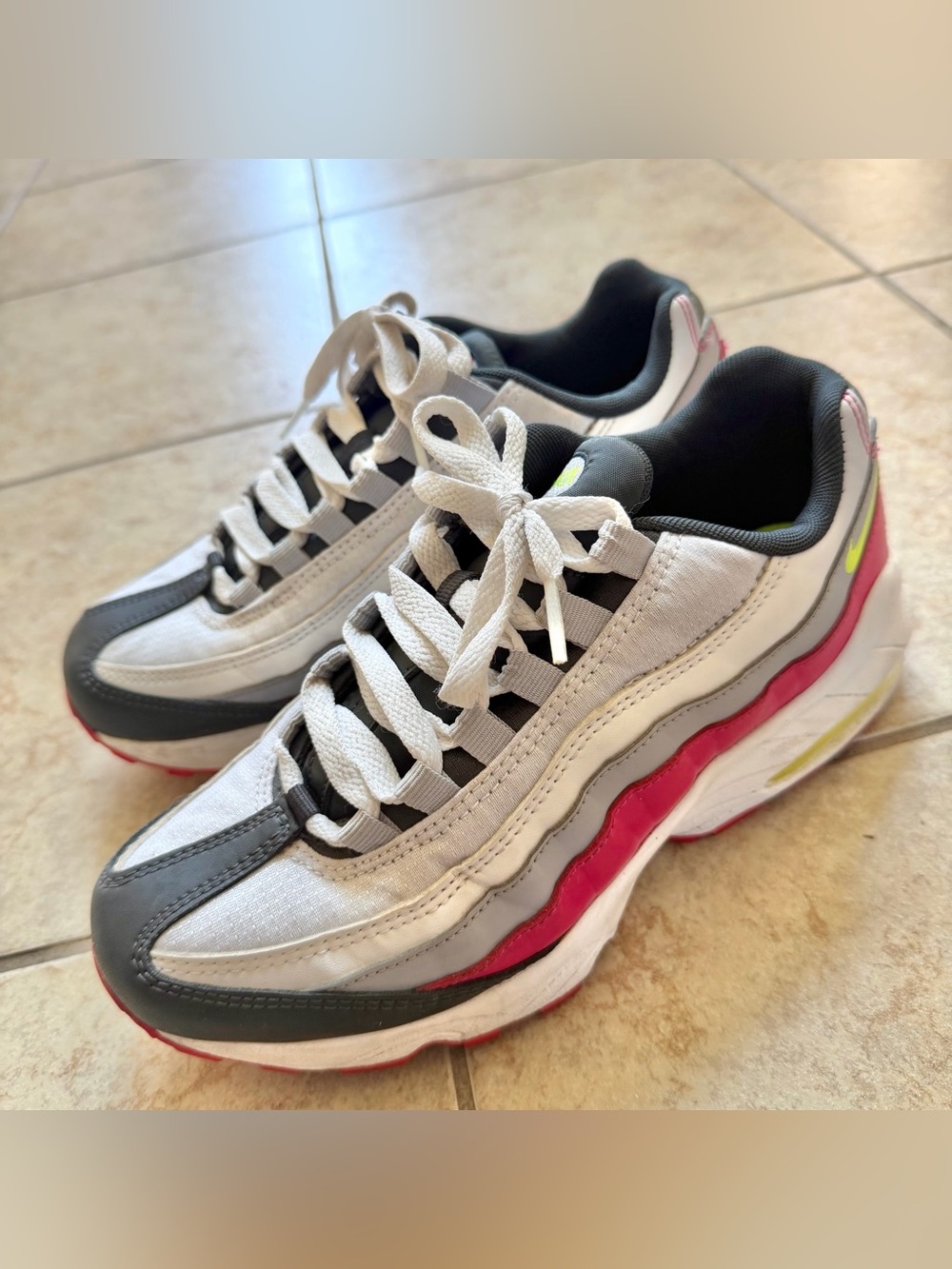 NIKE Air Max 95 Running Anthracite Volt Pink Shoes Youth Size 6 Girls Sneakers